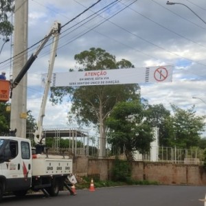 Energisa alerta sobre riscos de acidentes elétricos durante serviços perto da rede de energia